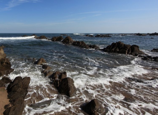 La costa entre rocas